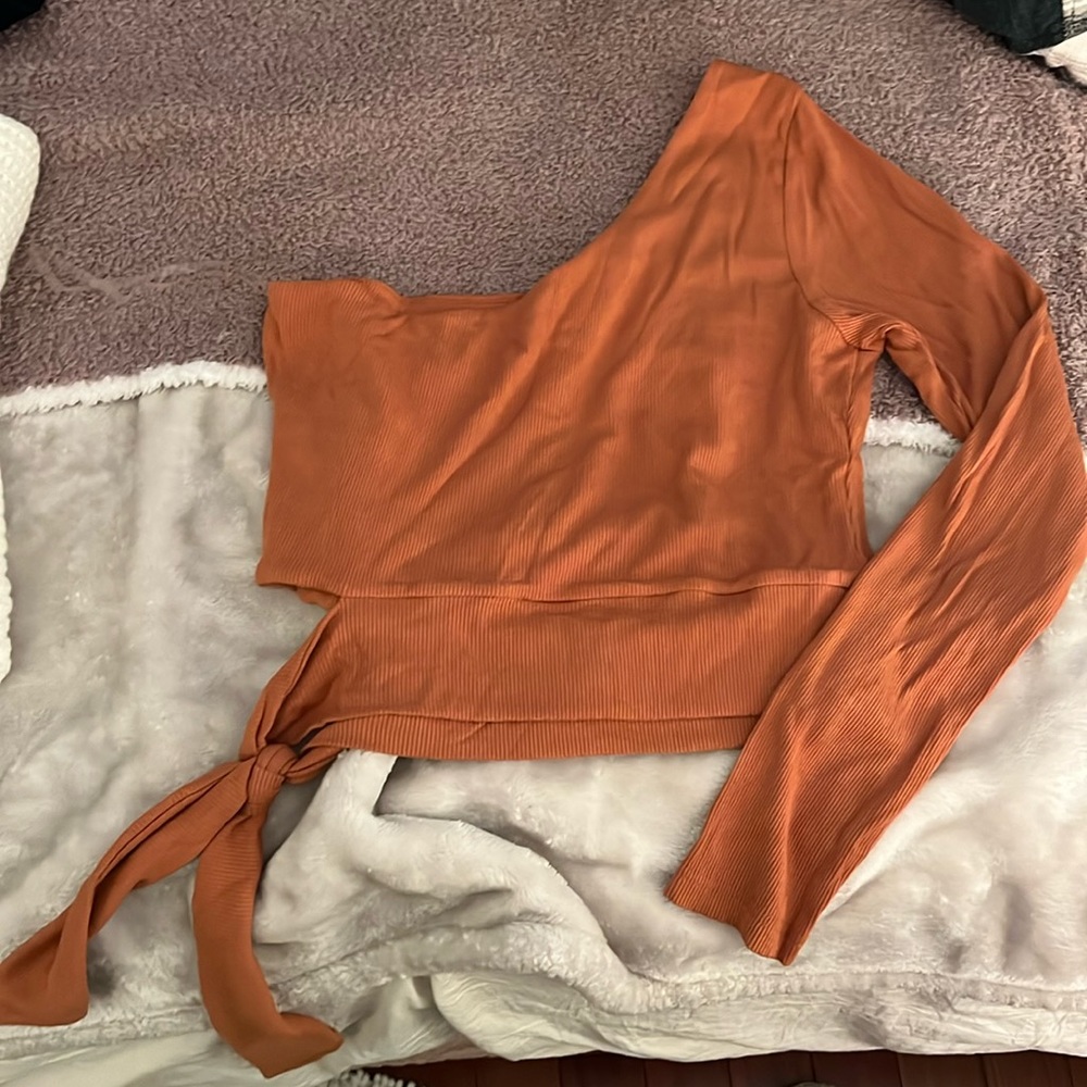 Cropped one shoulder tie shirt